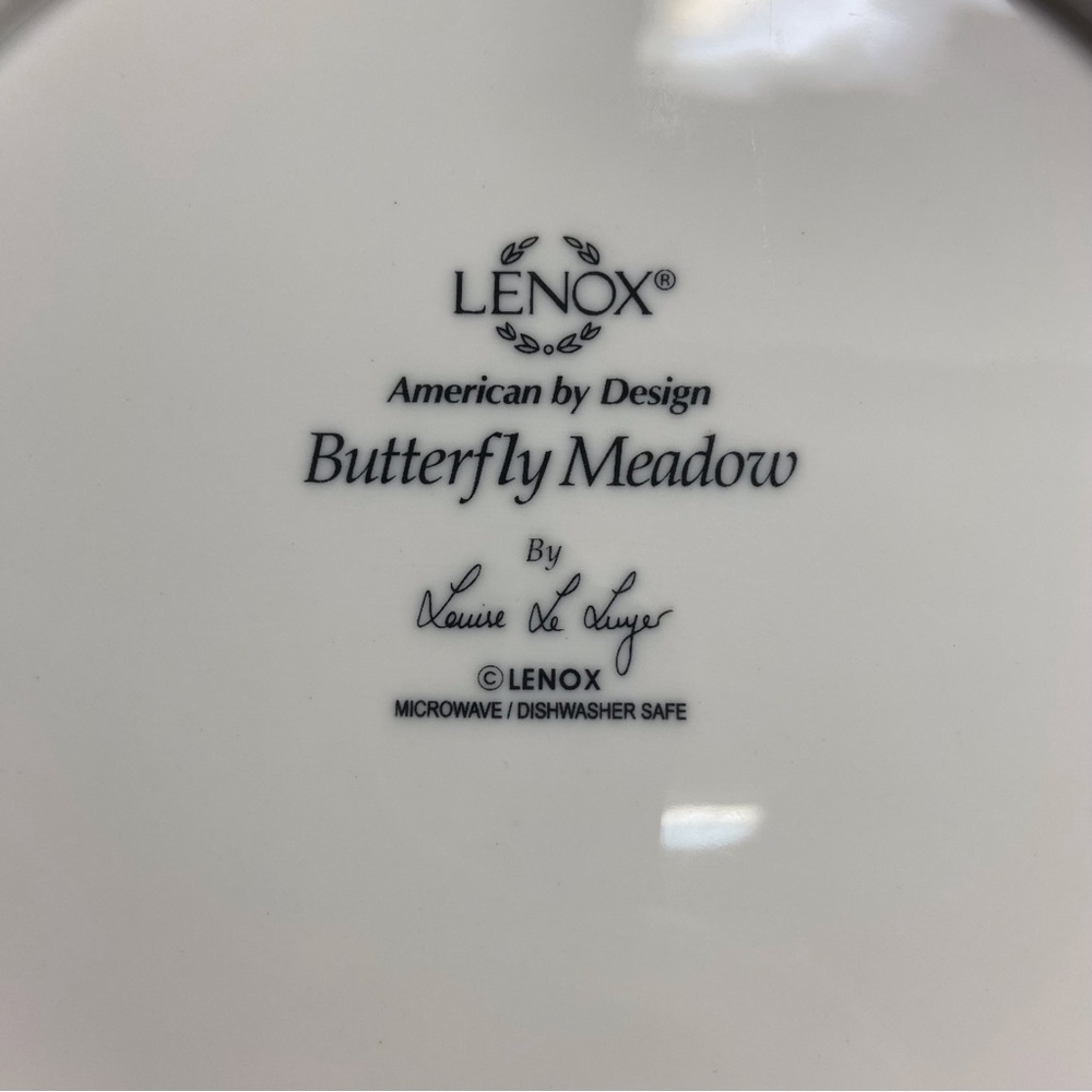 Butterfly Meadow Lenox Poinsettia & Bee Accent Plate - Picture 5 of 9